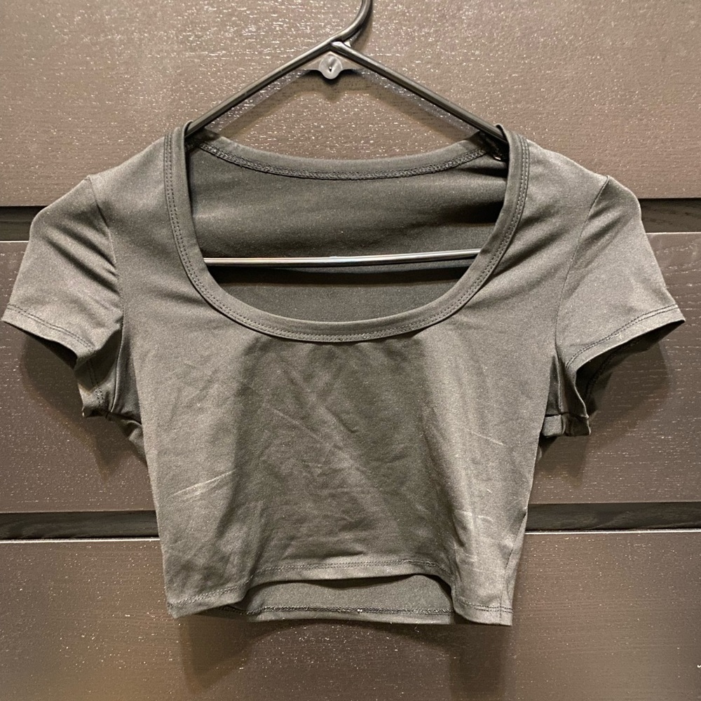 Black u-neck cropped top